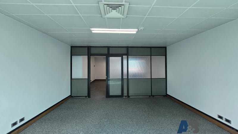 Oficina en arriendo en El Castillo, Medellín, 50 m² · foto 2 de 12