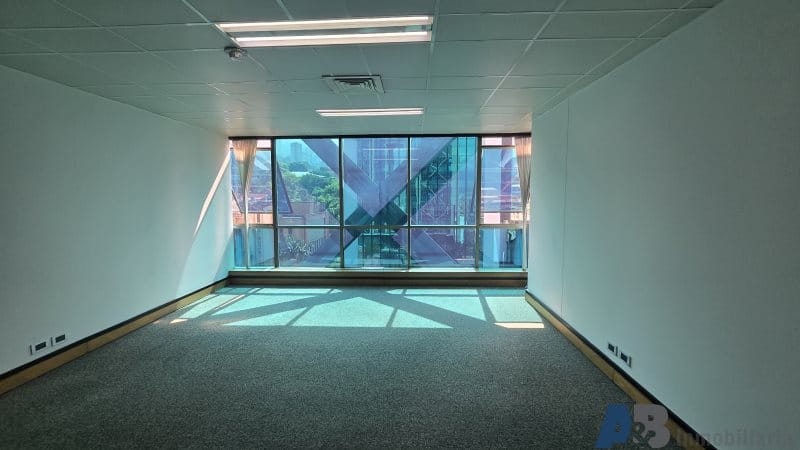 Oficina en arriendo en El Castillo, Medellín, 50 m² · foto 3 de 12