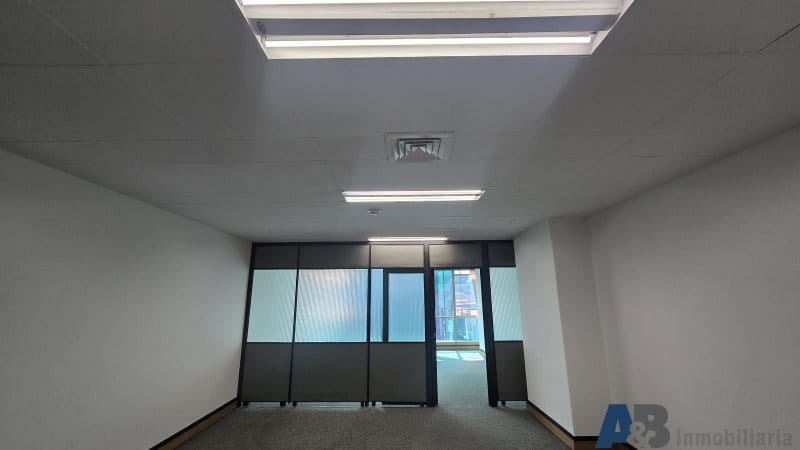Oficina en arriendo en El Castillo, Medellín, 50 m² · foto 4 de 12