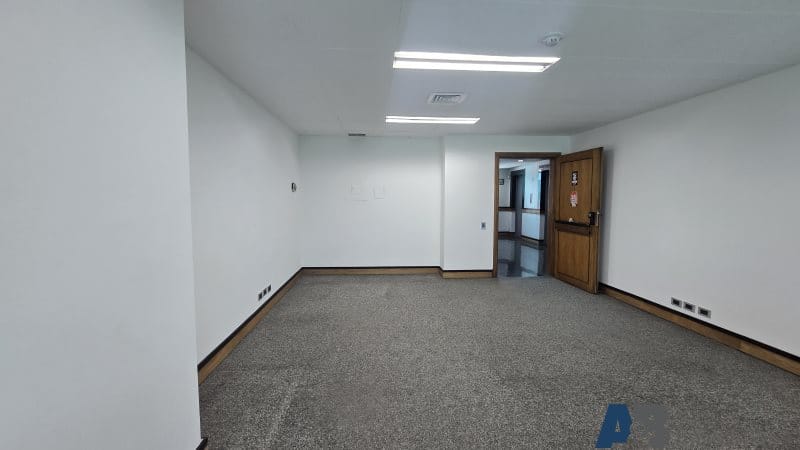 Oficina en arriendo en El Castillo, Medellín, 50 m² · foto 6 de 12