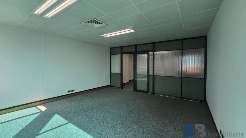 Oficina en arriendo en El Castillo, Medellín, 50 m² · foto 7 de 12