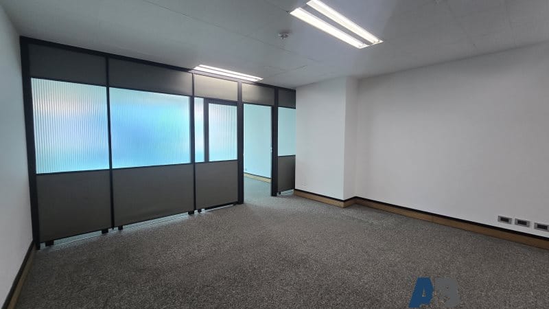 Oficina en arriendo en El Castillo, Medellín, 50 m² · foto 11 de 12