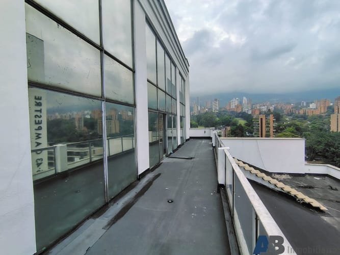 Oficina en arriendo en El Poblado, Medellín, 345 m² · foto 3 de 13