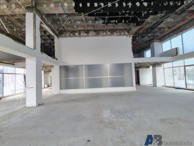 Oficina en arriendo en El Poblado, Medellín, 345 m² · foto 4 de 13