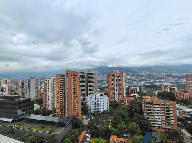 Oficina en arriendo en El Poblado, Medellín, 345 m² · foto 12 de 13