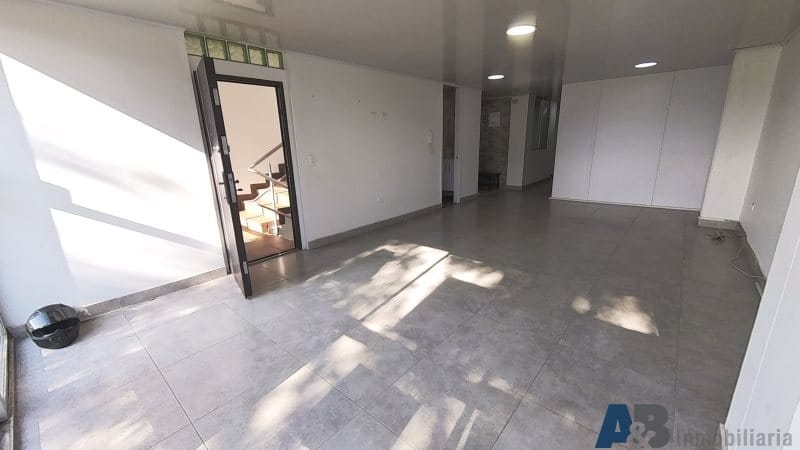 Bodega en arriendo en El Carmelo, Itagüí, 100 m² · foto 2 de 13