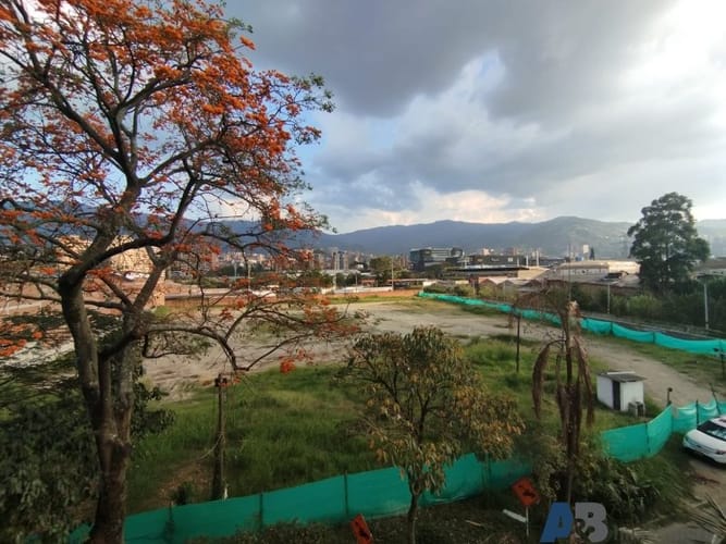 Bodega en arriendo en El Carmelo, Itagüí, 100 m² · foto 3 de 13