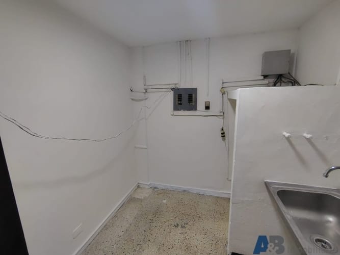 Local en arriendo en Villa Nueva, Medellín, 77 m² · foto 12 de 15
