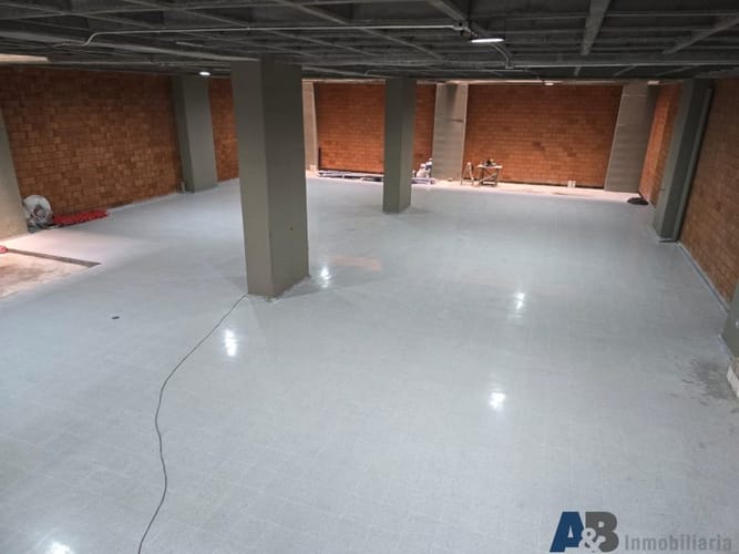 Bodega en arriendo en Perpetuo Socorro, Medellín, 3000 m² · foto 3 de 12