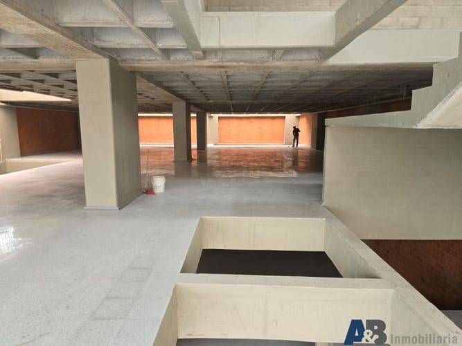 Bodega en arriendo en Perpetuo Socorro, Medellín, 3000 m² · foto 5 de 12