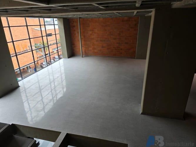 Bodega en arriendo en Perpetuo Socorro, Medellín, 3000 m² · foto 6 de 12