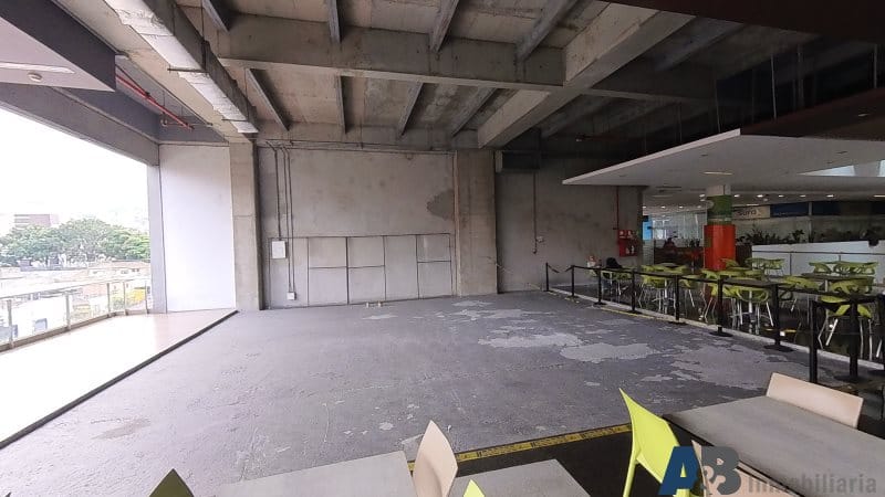 Local en arriendo en El Chagualo, Medellín, 320 m² · foto 2 de 6