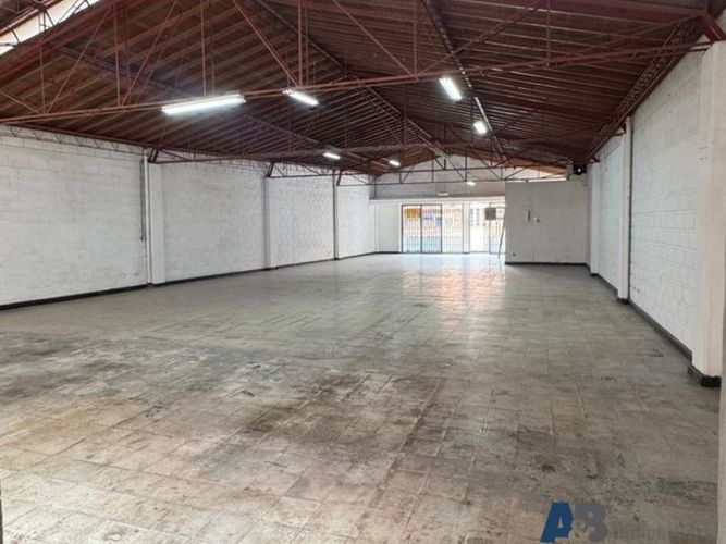 Bodega en arriendo en El Poblado, Medellín, 290 m² · foto 4 de 11