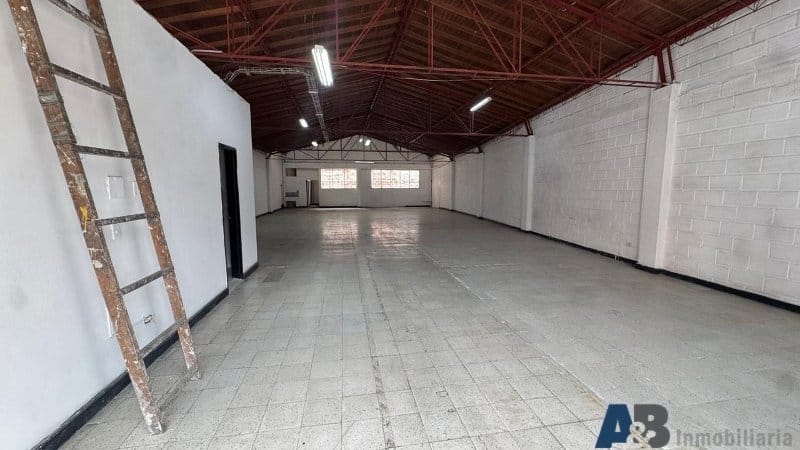 Bodega en arriendo en El Poblado, Medellín, 290 m² · foto 5 de 11