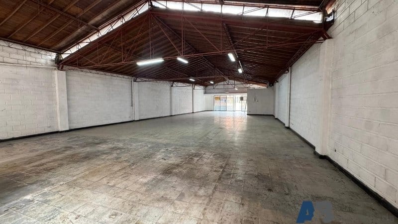 Bodega en arriendo en El Poblado, Medellín, 290 m² · foto 6 de 11
