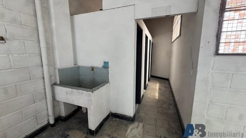 Bodega en arriendo en El Poblado, Medellín, 290 m² · foto 10 de 11
