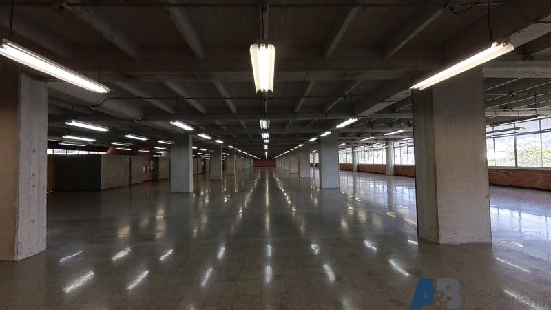 Local en arriendo en El Poblado, Medellín, 1980 m² · foto 5 de 8