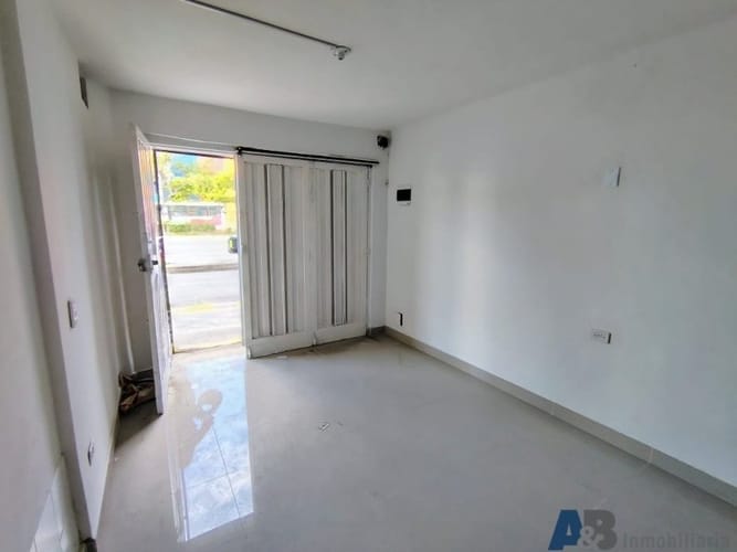 Local en arriendo en Campo Amor, Medellín, 16 m² · foto 2 de 6