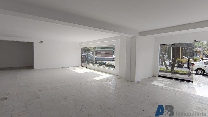 Local en arriendo en El Poblado, Medellín, 174 m² · foto 2 de 9
