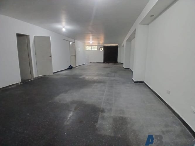 Bodega en arriendo en El Poblado, Medellín, 115 m² · foto 2 de 12