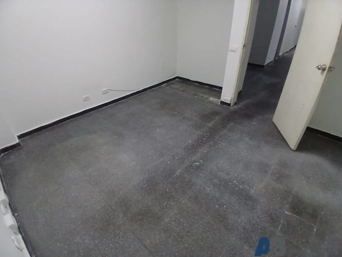 Bodega en arriendo en El Poblado, Medellín, 115 m² · foto 11 de 12