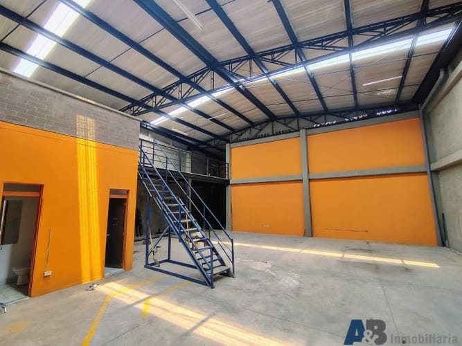 Bodega en arriendo en Viviendas Del Sur, Itagüí, 375 m² · foto 4 de 13