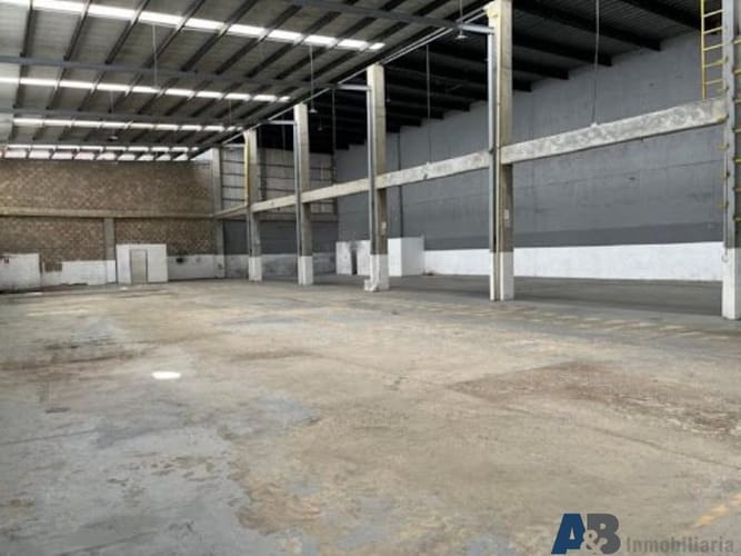 Bodega en arriendo en La Tablaza, La Estrella, 1350 m² · foto 2 de 5