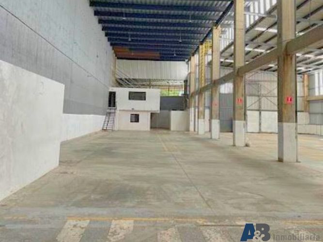 Bodega en arriendo en La Tablaza, La Estrella, 1350 m² · foto 4 de 5