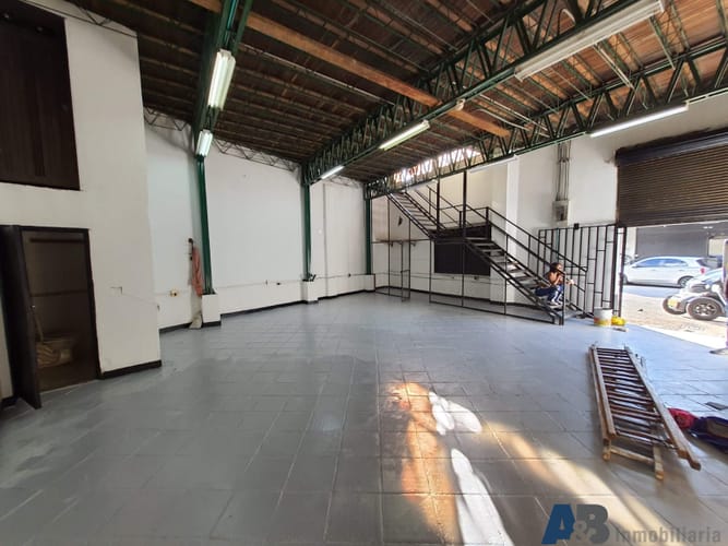 Bodega en arriendo en Perpetuo Socorro, Medellín, 180 m² · foto 3 de 13