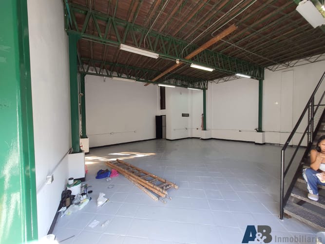 Bodega en arriendo en Perpetuo Socorro, Medellín, 180 m² · foto 4 de 13