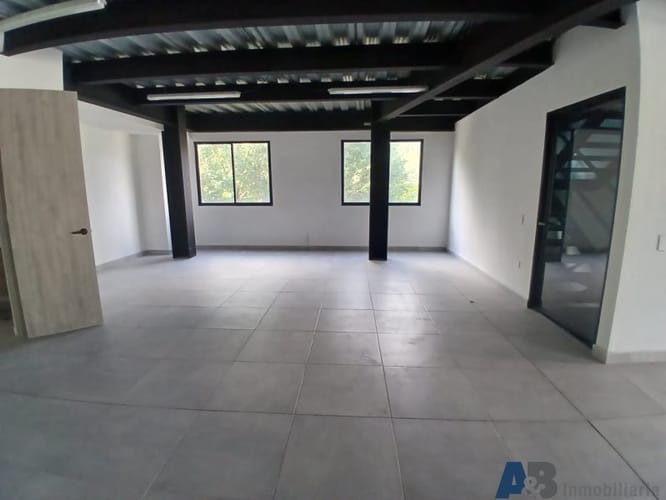 Bodega en arriendo en Belén, Medellín, 165 m² · foto 3 de 10
