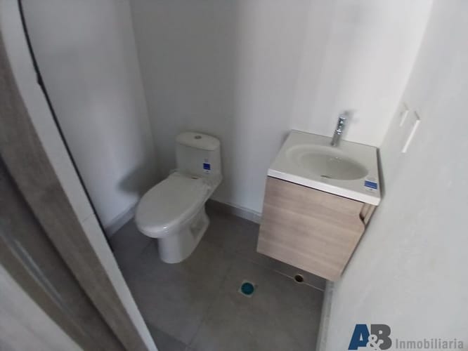 Bodega en arriendo en Belén, Medellín, 165 m² · foto 4 de 10