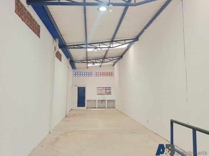 Bodega en arriendo en Naranjal, Medellín, 80 m² · foto 2 de 8