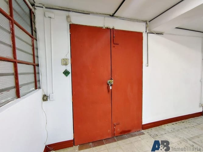 Bodega en arriendo en Caribe, Medellín, 530 m² · foto 3 de 21