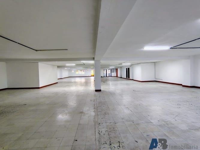 Bodega en arriendo en Caribe, Medellín, 530 m² · foto 8 de 21