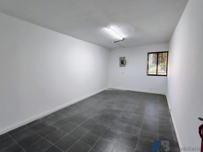 Bodega en arriendo en Caribe, Medellín, 530 m² · foto 14 de 21