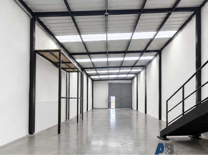 Bodega en arriendo en Santa Catalina, La Estrella, 290 m² · foto 7 de 16