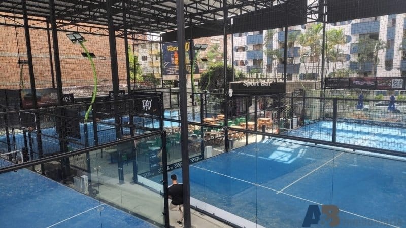 Local en arriendo en Los Colores, Medellín, 12 m² · foto 7 de 8