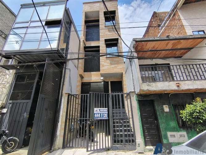 Bodega en arriendo en Trinidad, Medellín, 360 m² · foto 2 de 18
