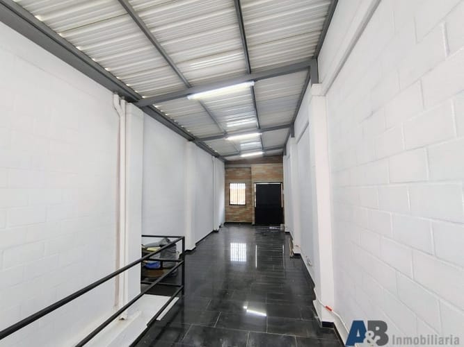 Bodega en arriendo en Trinidad, Medellín, 360 m² · foto 14 de 18