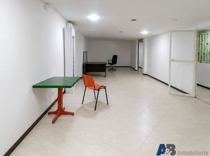Bodega en arriendo en Cristobal, Medellín, 175 m² · foto 2 de 6