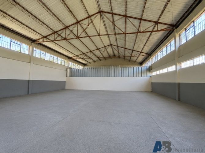 Bodega en arriendo en Laureles, Medellín, 500 m² · foto 3 de 11