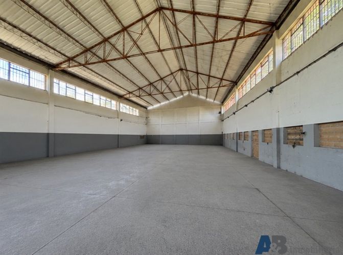 Bodega en arriendo en Laureles, Medellín, 500 m² · foto 4 de 11