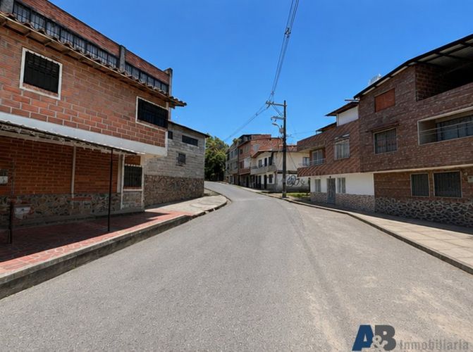Bodega en arriendo en Laureles, Medellín, 500 m² · foto 6 de 11