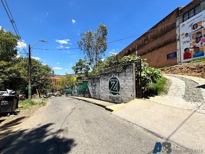 Bodega en arriendo en Laureles, Medellín, 500 m² · foto 7 de 11
