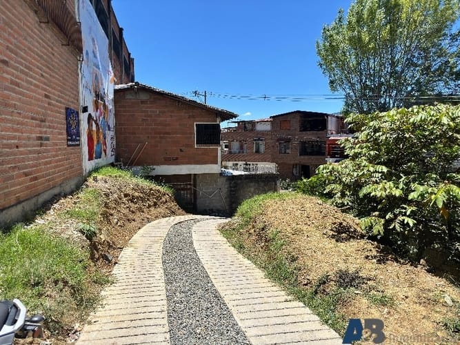 Bodega en arriendo en Laureles, Medellín, 500 m² · foto 9 de 11
