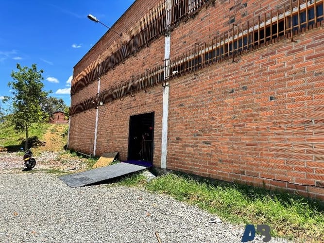 Bodega en arriendo en Laureles, Medellín, 500 m² · foto 11 de 11