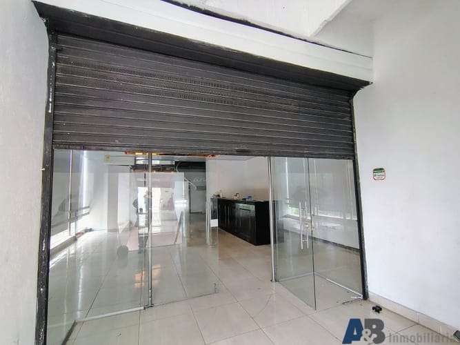 Local en arriendo en San Joaquin, Medellín, 650 m² · foto 2 de 21
