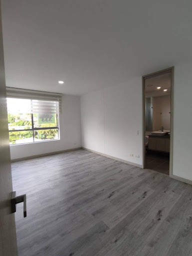 Apartamento en arriendo en Loma Del Escobero, Envigado · foto 3 de 16