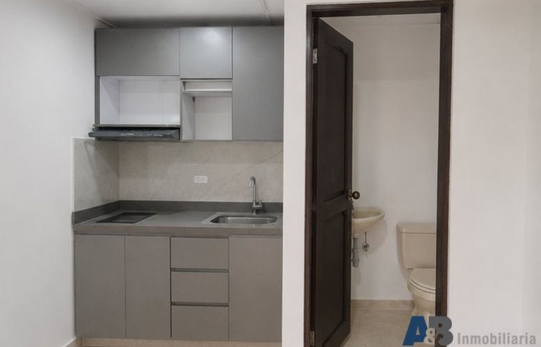Oficina en arriendo en Belén Rosales, Medellín, 12 m² · foto 4 de 5